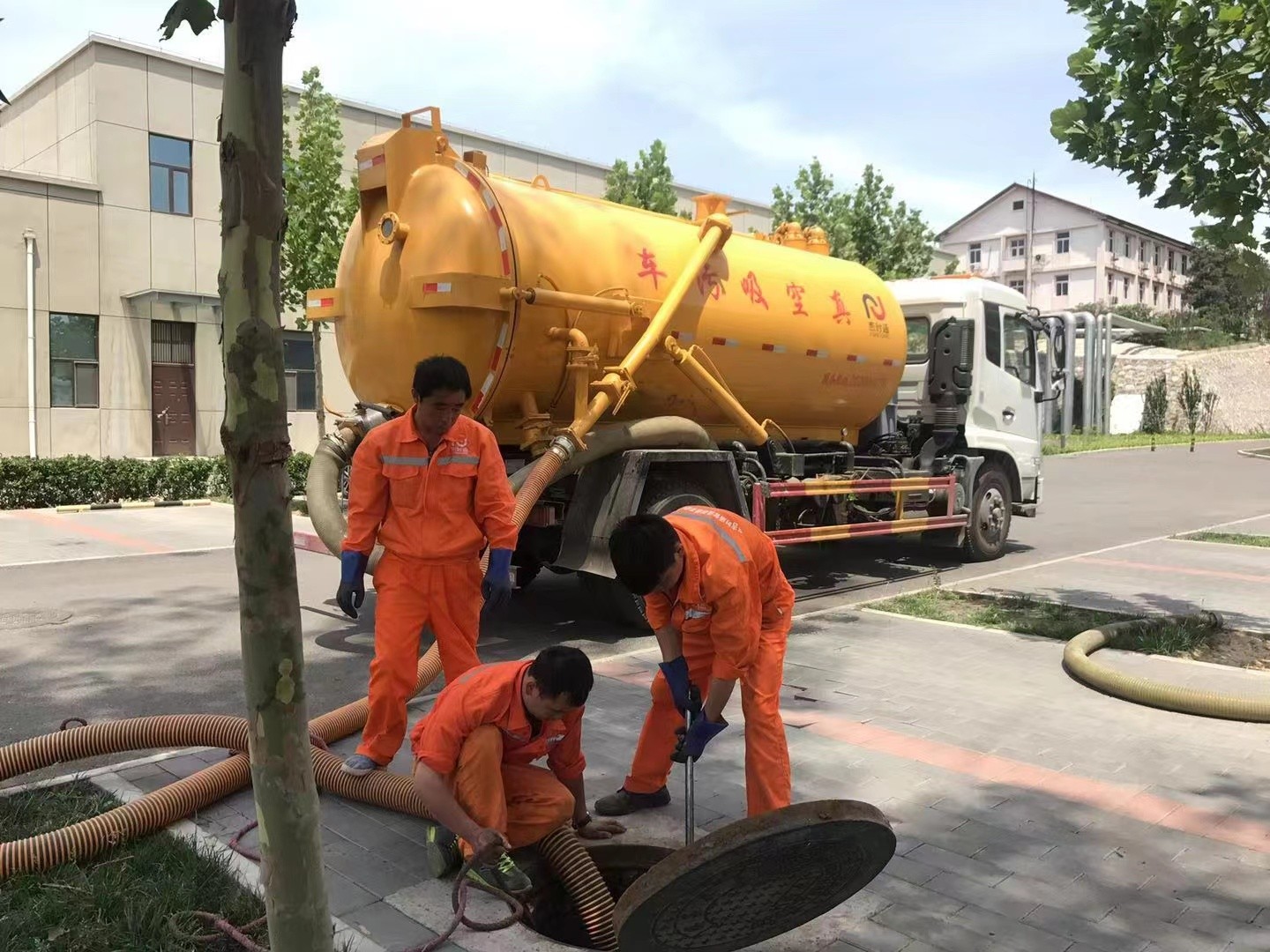 阿尔山化粪池清理与5-8吨吸粪车施工效率分析